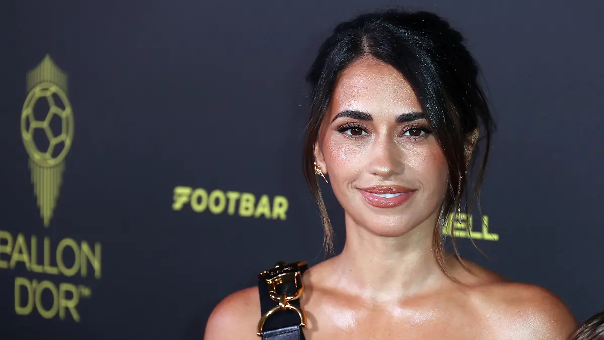 Antonela Roccuzzo attends at Red Carpet during Ballon d'Or at Theatre du Chatelet in Paris, France, On October 30, 2023.//03PARIENTE_1.0004/Credit:JP PARIENTE/SIPA/2310310813 / action press