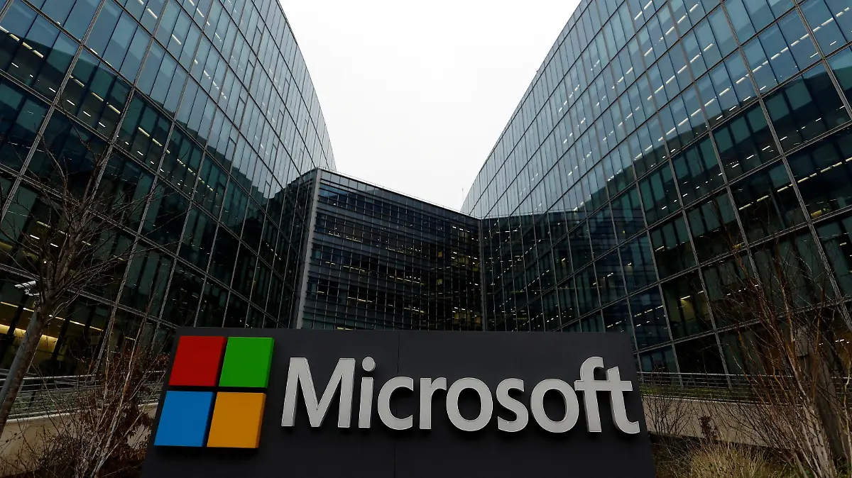 FILE PHOTO: A Microsoft sign at the U.S. tech giant's offices in Issy-les-Moulineaux, near Paris, France, January 25, 2023. REUTERS/Gonzalo Fuentes/File Photo