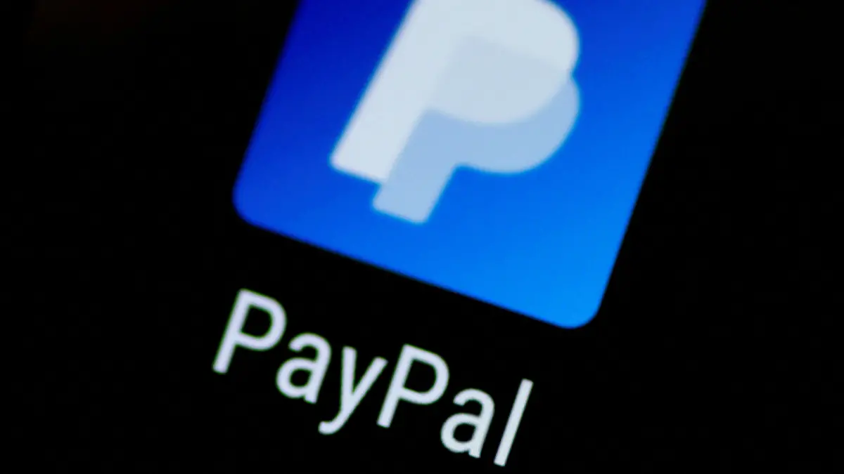 FILE PHOTO: FILE PHOTO: The PayPal app logo seen on a mobile phone in this illustration photo October 16, 2017.  REUTERS/Thomas White/Illustration//File Photo/File Photo