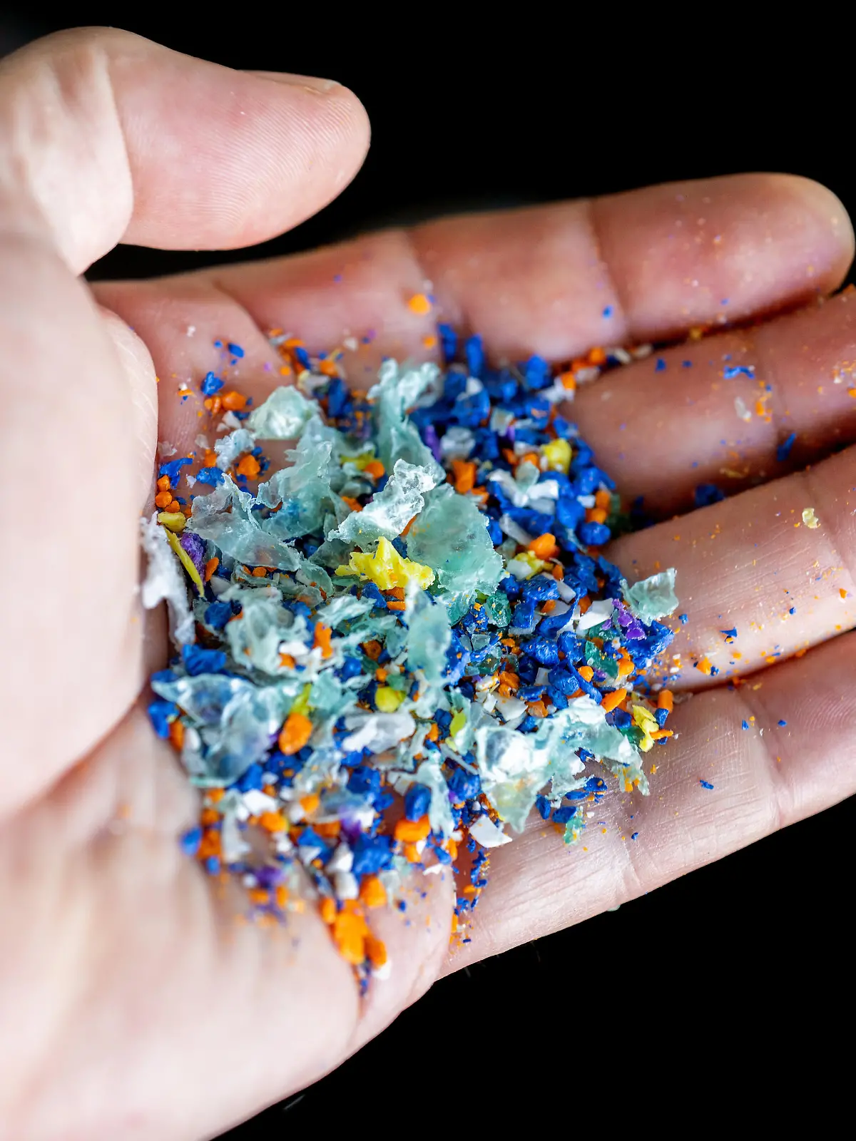 ABD0011_20220224 - WIEN - ÖSTERREICH: ++ THEMENBILD ++ Illustration zum Thema Plastik / Mikroplastik / Umweltverschmutzung - fotografiert am Mittwoch, 09. Februar 2022, in Wien. - FOTO: APA/GEORG HOCHMUTH - 20220209_PD21879