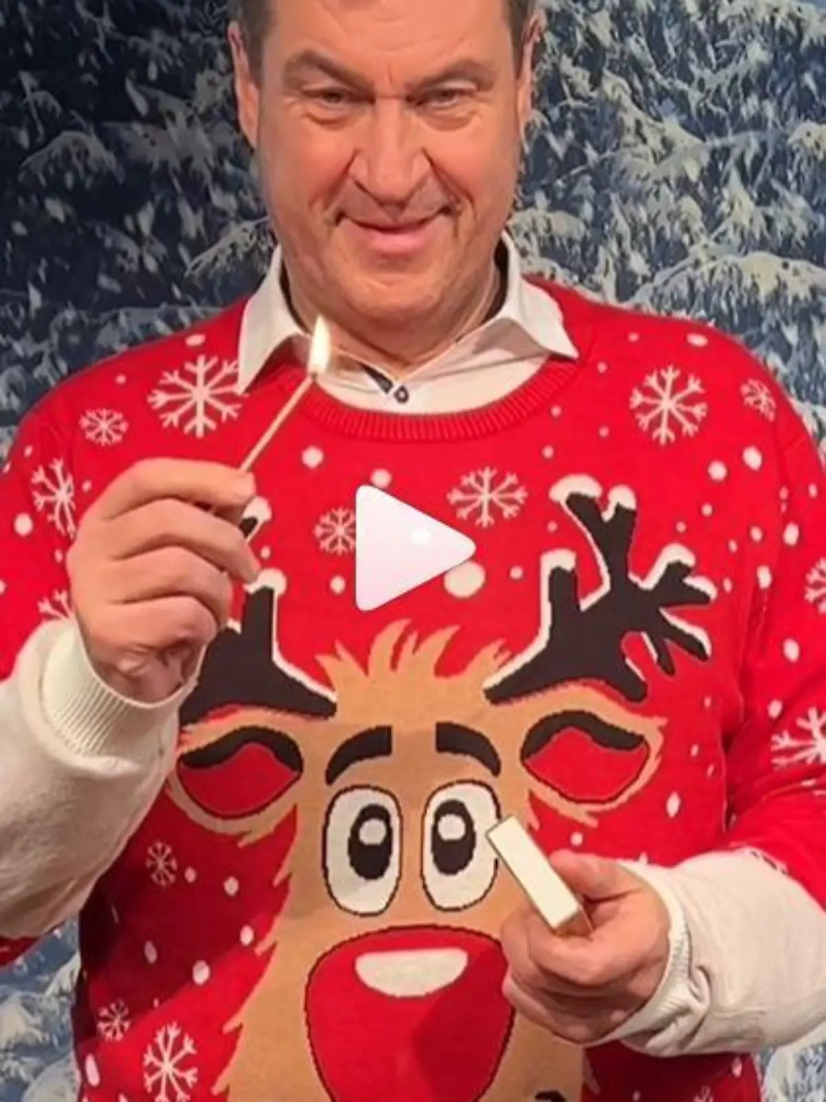 Markus Söder trägt in seinem Adventsgruß einen bunten Weihnachtspulli.