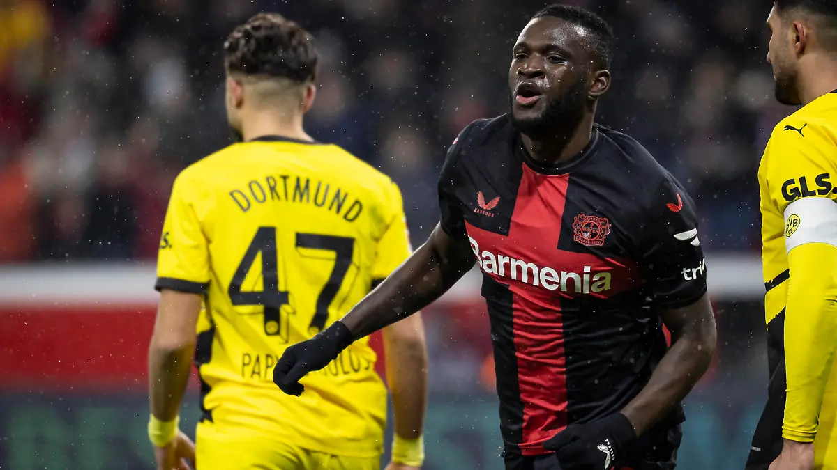 1. Fußball-Bundesliga, Bayer 04 Leverkusen - Borussia Dortmund, 03.12.2023 Victor Boniface Bayer 04 Leverkusen, Nr. 22 freut sich über seinen Ausgleichstreffer zum 1:0 Leverkusen, 03.12.2023: 13. Spieltag der 1. Fußball-Bundesliga, Bayer 04 Leverkusen - Borussia Dortmund, BayArena, Leverkusen. Die DFL-Bestimmungen verbieten die Verwendung von Fotografien als Bildsequenzen und / oder Quasi-Videos. *** 1 Soccer Bundesliga, Bayer 04 Leverkusen Borussia Dortmund, 03 12 2023 Victor Boniface Bayer 04 Leverkusen, No 22 celebrates his equalizer for 1 0 Leverkusen, 03 12 2023 13 Matchday of 1 Soccer Bundesliga, Bayer 04 Leverkusen Borussia Dortmund, BayArena, Leverkusen The DFL regulations prohibit the use of photographs as image sequences and or quasi videos Copyright: xBEAUTIFULxSPORTS/AxelxKohringx