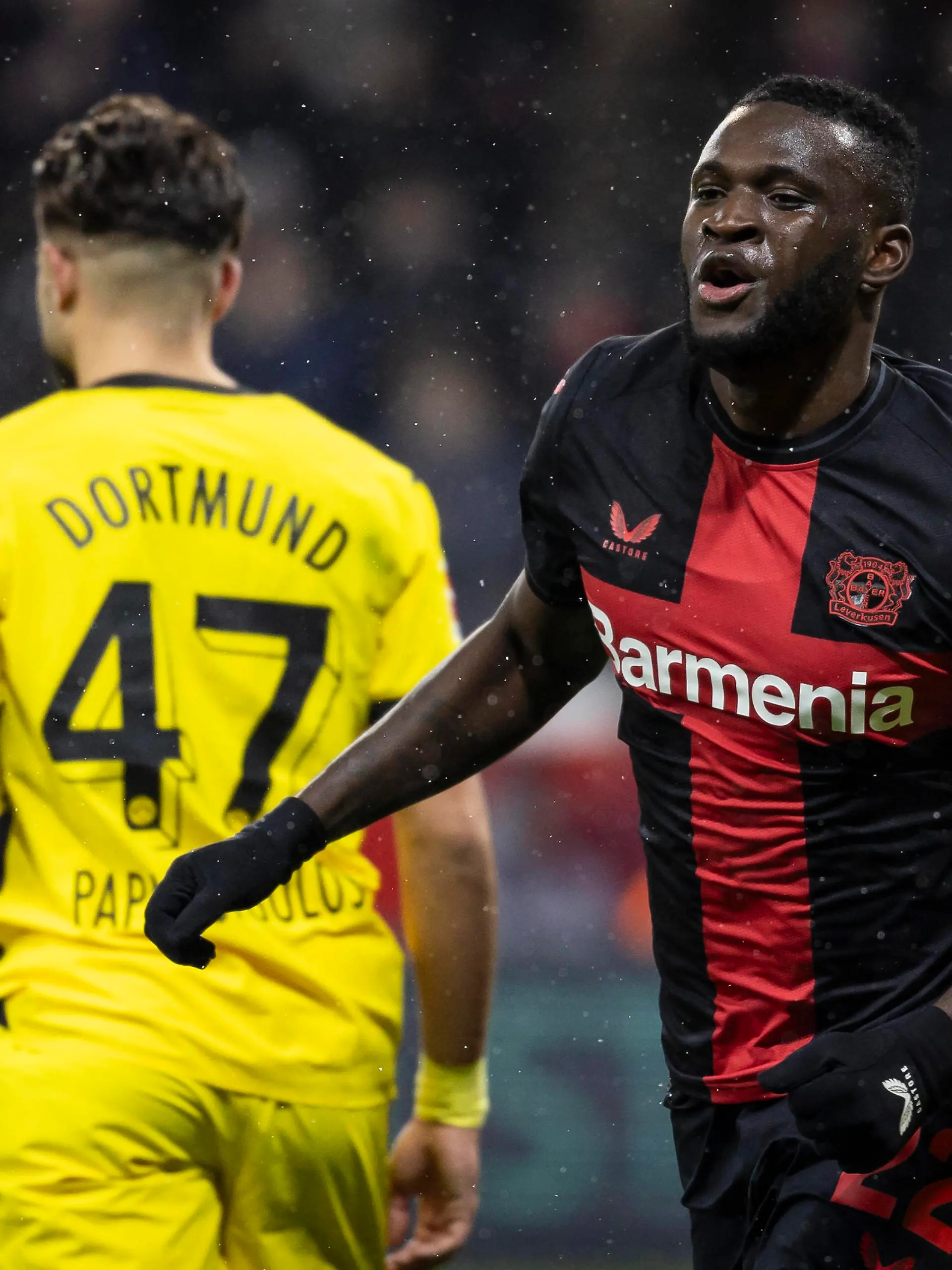 1. Fußball-Bundesliga, Bayer 04 Leverkusen - Borussia Dortmund, 03.12.2023 Victor Boniface Bayer 04 Leverkusen, Nr. 22 freut sich über seinen Ausgleichstreffer zum 1:0 Leverkusen, 03.12.2023: 13. Spieltag der 1. Fußball-Bundesliga, Bayer 04 Leverkusen - Borussia Dortmund, BayArena, Leverkusen. Die DFL-Bestimmungen verbieten die Verwendung von Fotografien als Bildsequenzen und / oder Quasi-Videos. *** 1 Soccer Bundesliga, Bayer 04 Leverkusen Borussia Dortmund, 03 12 2023 Victor Boniface Bayer 04 Leverkusen, No 22 celebrates his equalizer for 1 0 Leverkusen, 03 12 2023 13 Matchday of 1 Soccer Bundesliga, Bayer 04 Leverkusen Borussia Dortmund, BayArena, Leverkusen The DFL regulations prohibit the use of photographs as image sequences and or quasi videos Copyright: xBEAUTIFULxSPORTS/AxelxKohringx
