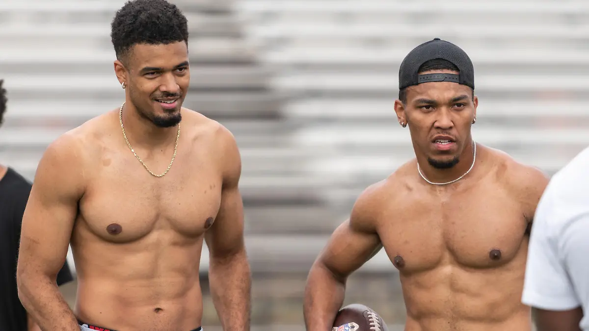 Die beiden deutsch-amerikanischen NFL-Profis Equanimeous St. Brown (l.) und Amon-Ra St. Brown stehen während eines Trainings auf dem Platz. Equanimeous spielt zukünftig für die Chicago Bears, Amon-Ra geht in seine zweite Saison bei den Detroit Lions.