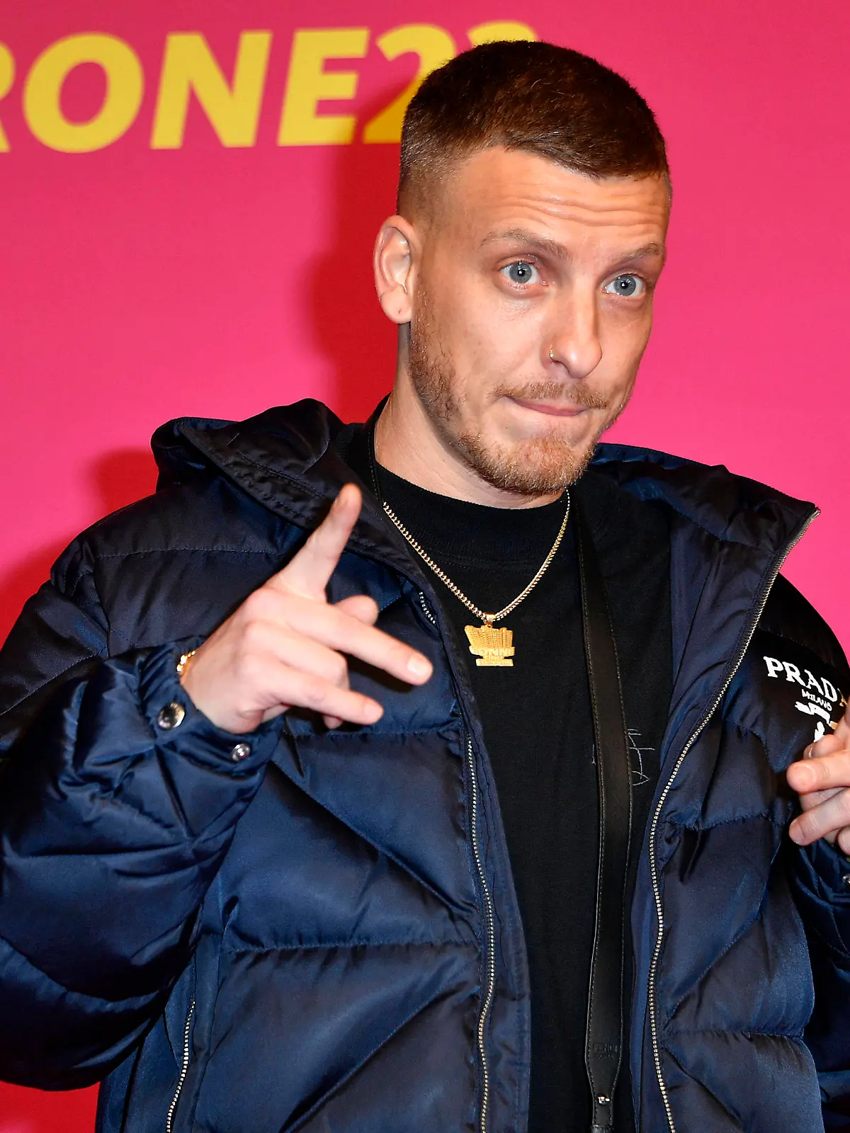 Felix Lobrecht bei der 24. Verleihung der 1Live Krone 2023 im Lokschuppen. Bielefeld, 30.11.2023 *** Felix Lobrecht at the 24 award ceremony of the 1Live Krone 2023 in the Lokschuppen Bielefeld, 30 11 2023 Foto:xN.xKubelkax/xFuturexImagex 1live_krone_1039
