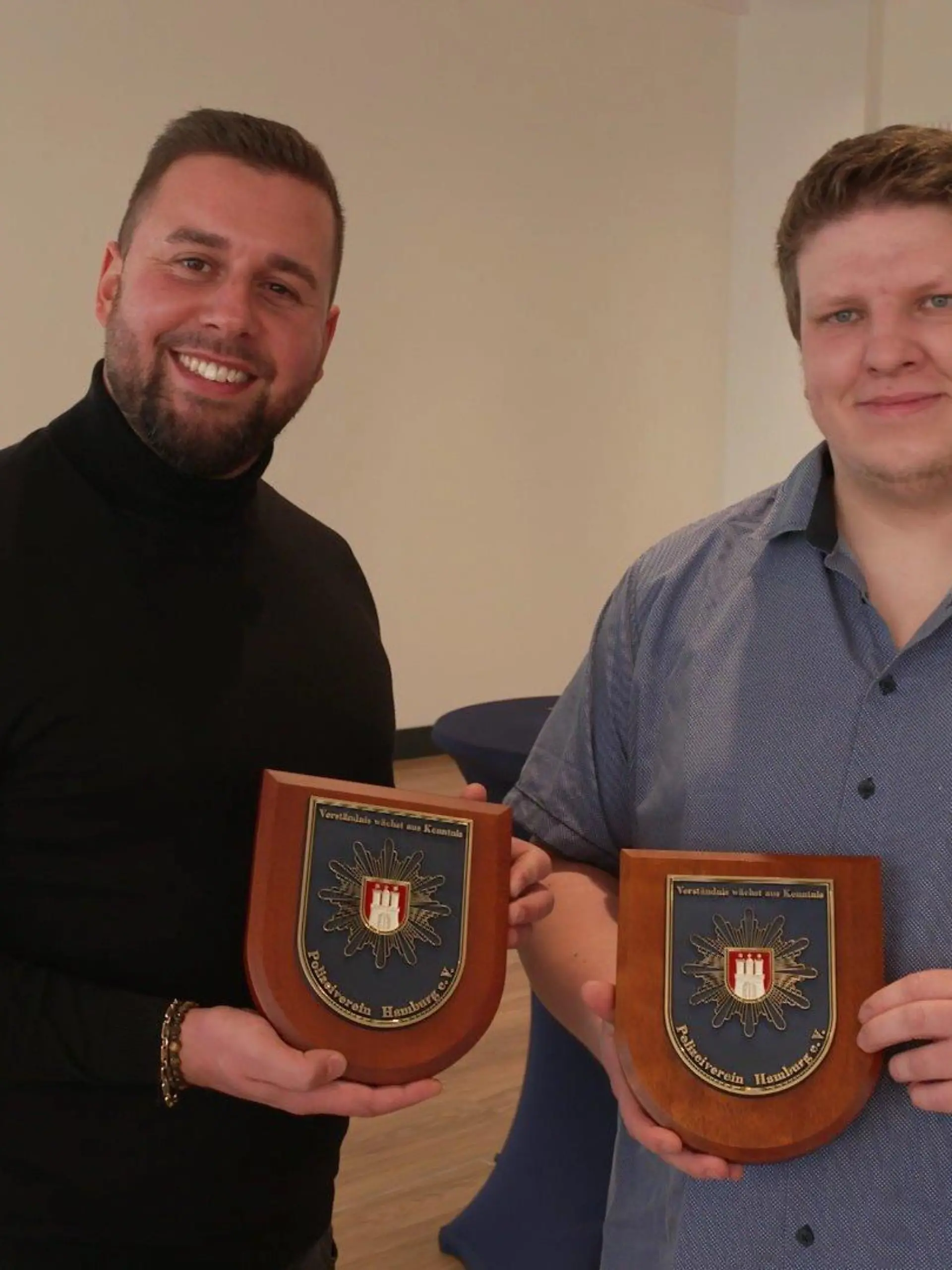 Andreas Lubitz (li.) und Marvin Gerdes (re.) bei der Preisverleihung am Dienstag (5. Dezember).