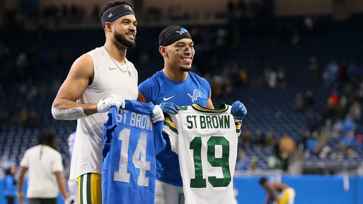 Green Bay Packers wide receiver Equanimeous St. Brown (19) and Detroit Lions wide receiver Amon-Ra St. Brown (14) exchange jerseys after an NFL football game in Detroit, Michigan USA, on Sunday, January 9, 2022. (Photo by Jorge Lemus/NurPhoto)
