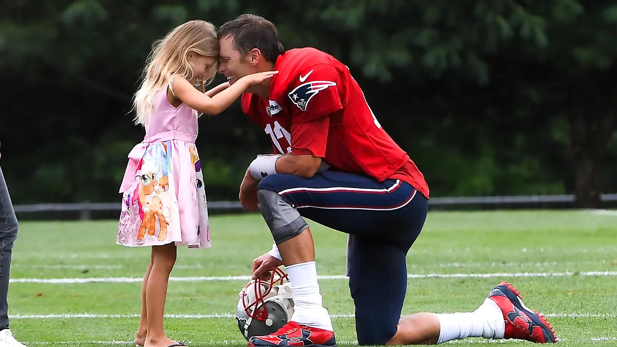 January 29, 2022: Multiple sources report that seven time Super Bowl Champion, Tom Brady, will announce his retirement from the NFL, American Football Herren, USA /CSM..August 1, 2018: New England Patriots quarterback Tom Brady 12 shares a moment with his daughter Vivian Lake Brady at the New England Patriots training camp held on the practice fields at Gillette Stadium, in Foxborough, Massachusetts. /CSM Foxborough USA - ZUMAc04_ 20220129_zaf_c04_233 Copyright: xEricxCanhax