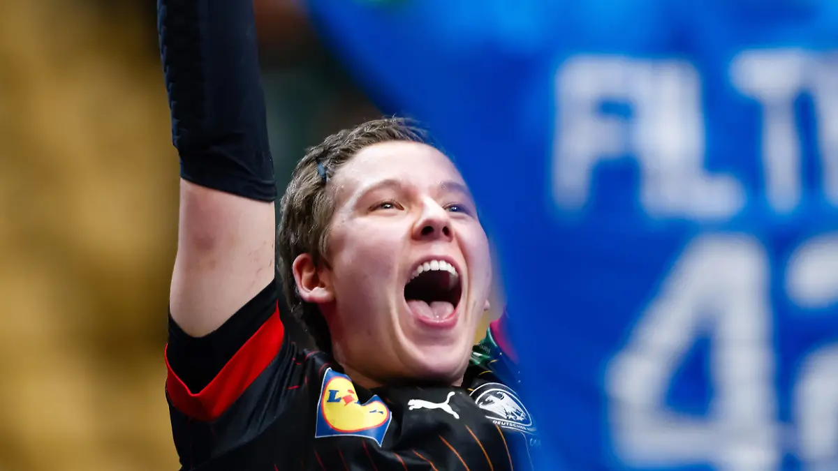04.12.2023, Dänemark, Herning: Handball, Frauen: WM, Deutschland - Polen, Vorrunde, Gruppe F, 3. Spieltag. Deutschlands Alina Grijseels jubelt. Foto: -/dpa +++ dpa-Bildfunk +++