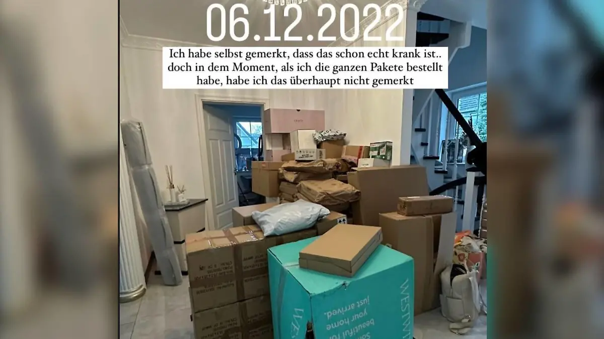 Ein Haus voller Pakete: Mandy Brobeck zeigt das Ausmaß ihrer Kaufsucht