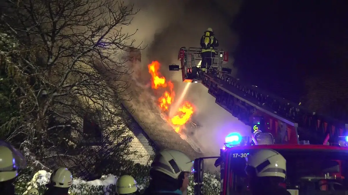Feuerwehr löscht