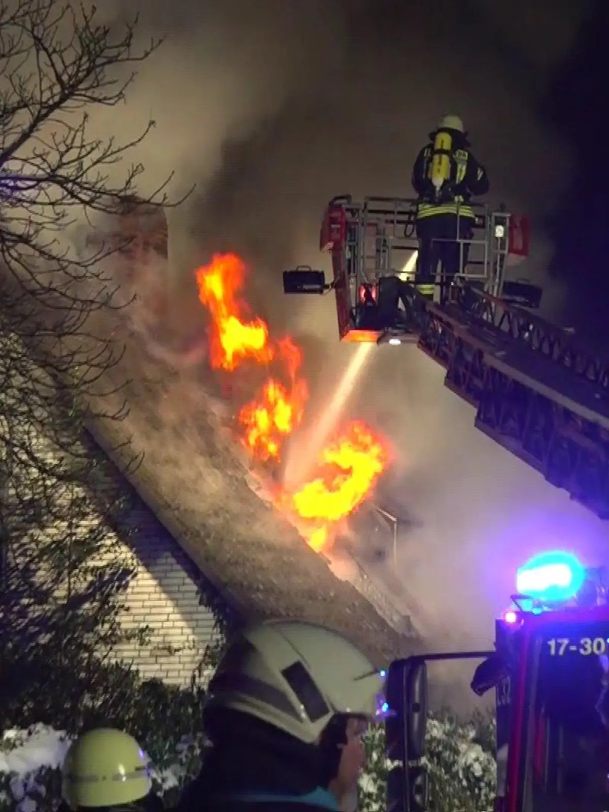 Feuerwehr löscht