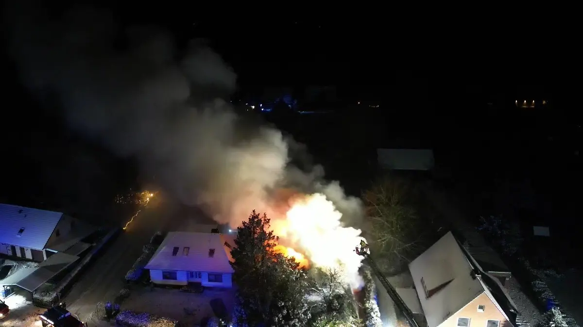 Rauch über Haus