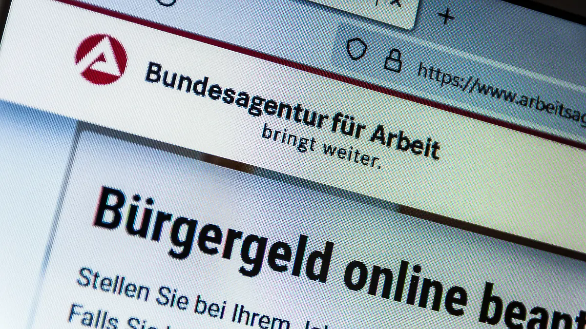 Antrag auf Bürgergeld stelllen Antrag auf Bürgergeld stelllen Copyright: xZoonar.com/stockfotos-mgx 20480605