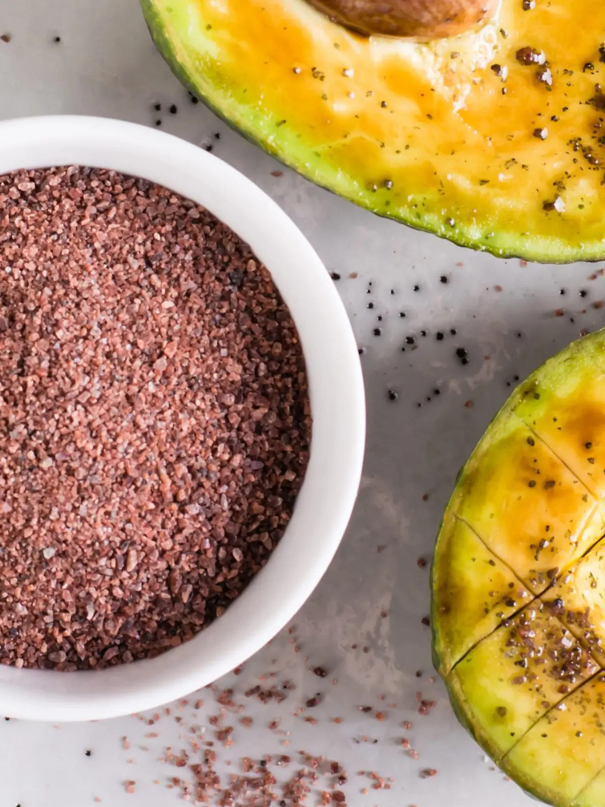 Kala Namak Salz mit Avocado.
