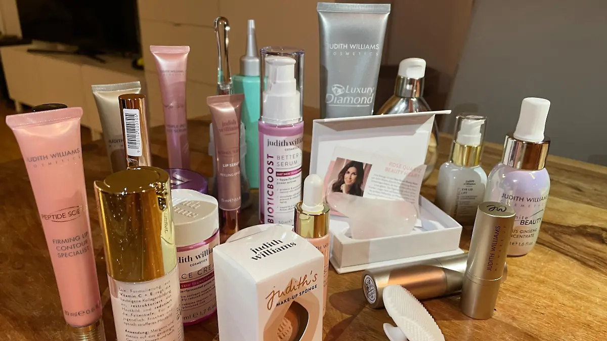 Praller Inhalt: Die 24 Produkte des Judith Williams Premium-Adventskalenders in Original-Größen