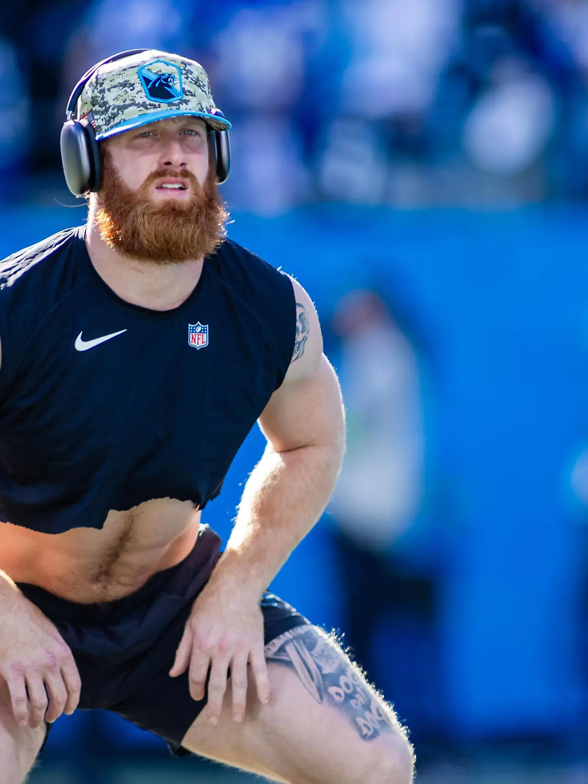 November 5, 2023: Carolina Panthers tight end Hayden Hurst 81 warms up before the NFL, American Football Herren, USA matchup against the Indianapolis Colts in Charlotte, NC.  /Cal Media Charlotte United States - ZUMAc04_ 20231105_zma_c04_493 Copyright: xScottxKinserx