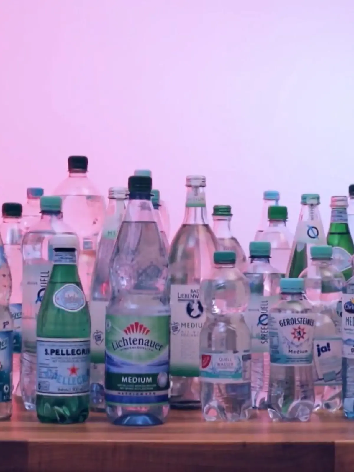 Wasser ist nicht gleich Wasser! Wir Deutschen trinken am liebsten Mineralwasser. Doch das kommt in unzähligen Ausführungen daher. Wir haben den großen Geschmacks-Test gemacht: Welches schmeckt am besten, welches kommt beim Check gar nicht gut an?