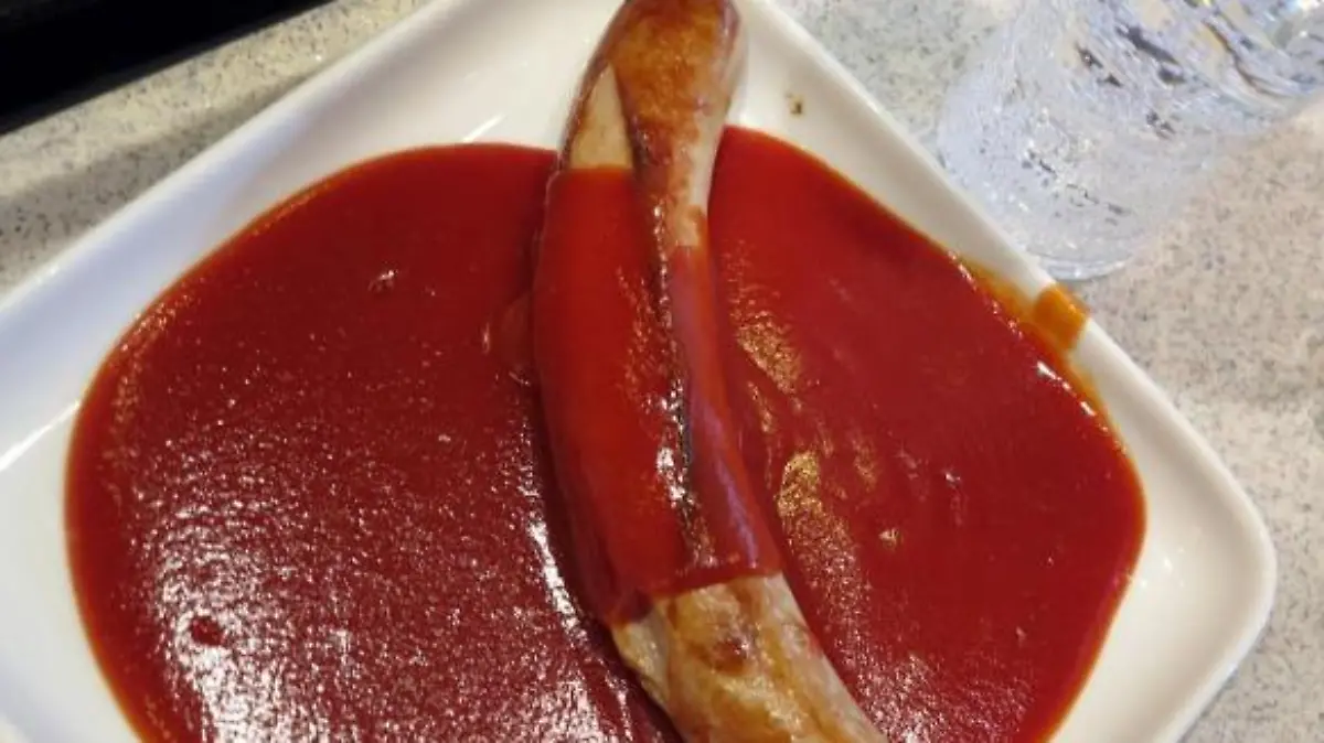 Currywurst in der Kantine