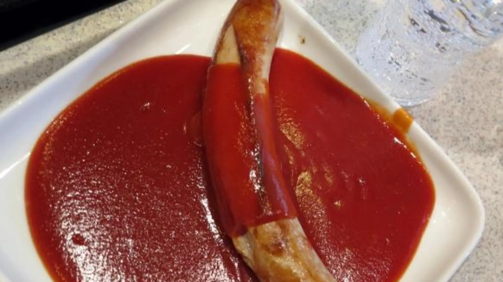 Currywurst in der Kantine