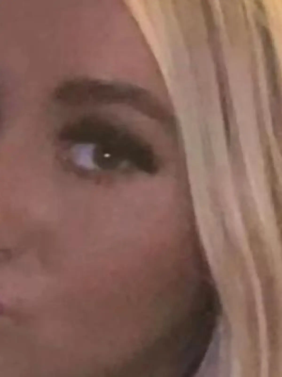 Kurz nach der Techno-Party stirbt Olivia bei sich zu Hause.