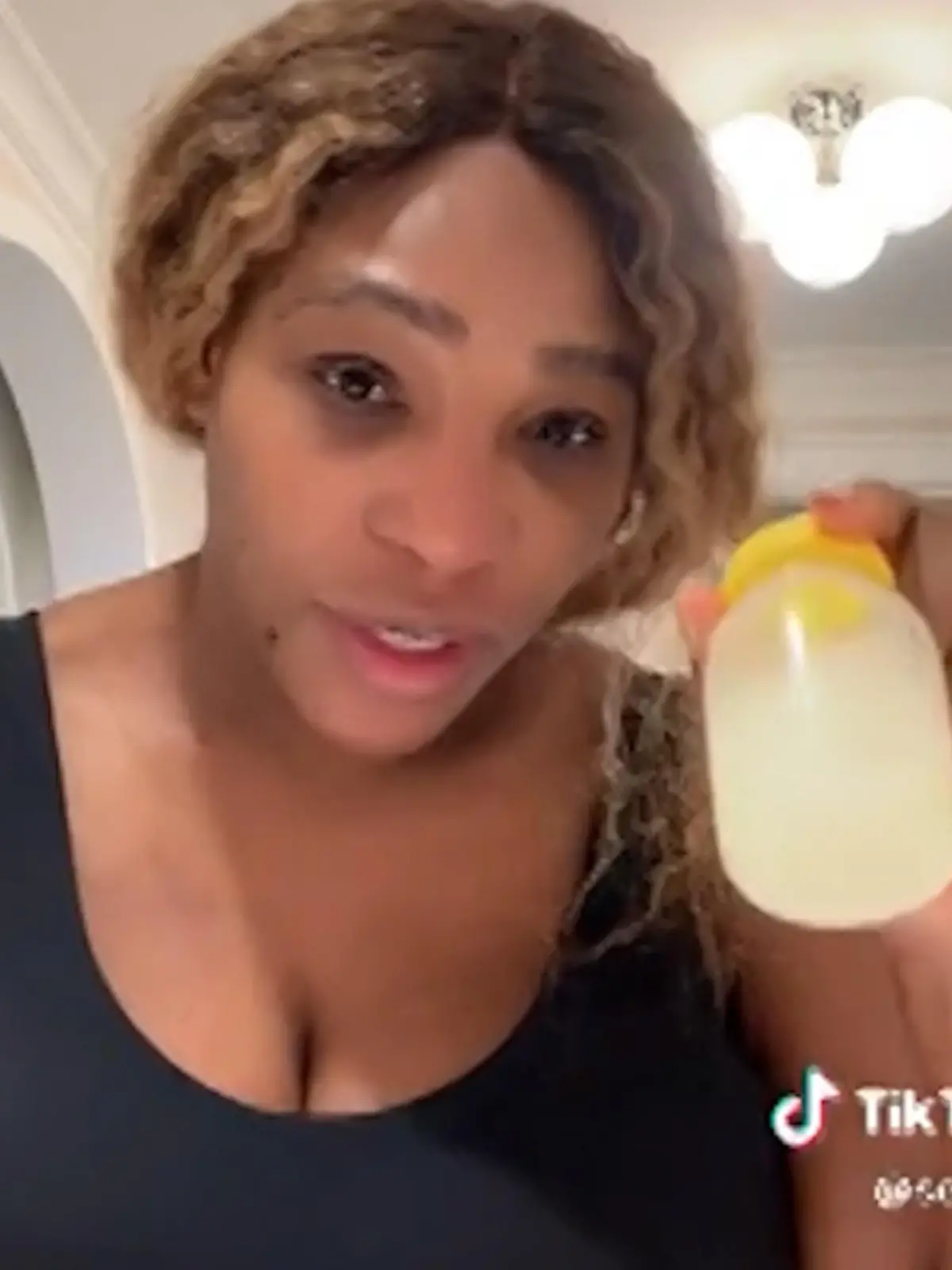 Serena Williams nutzt Muttermilch gegen Sonnebrand.