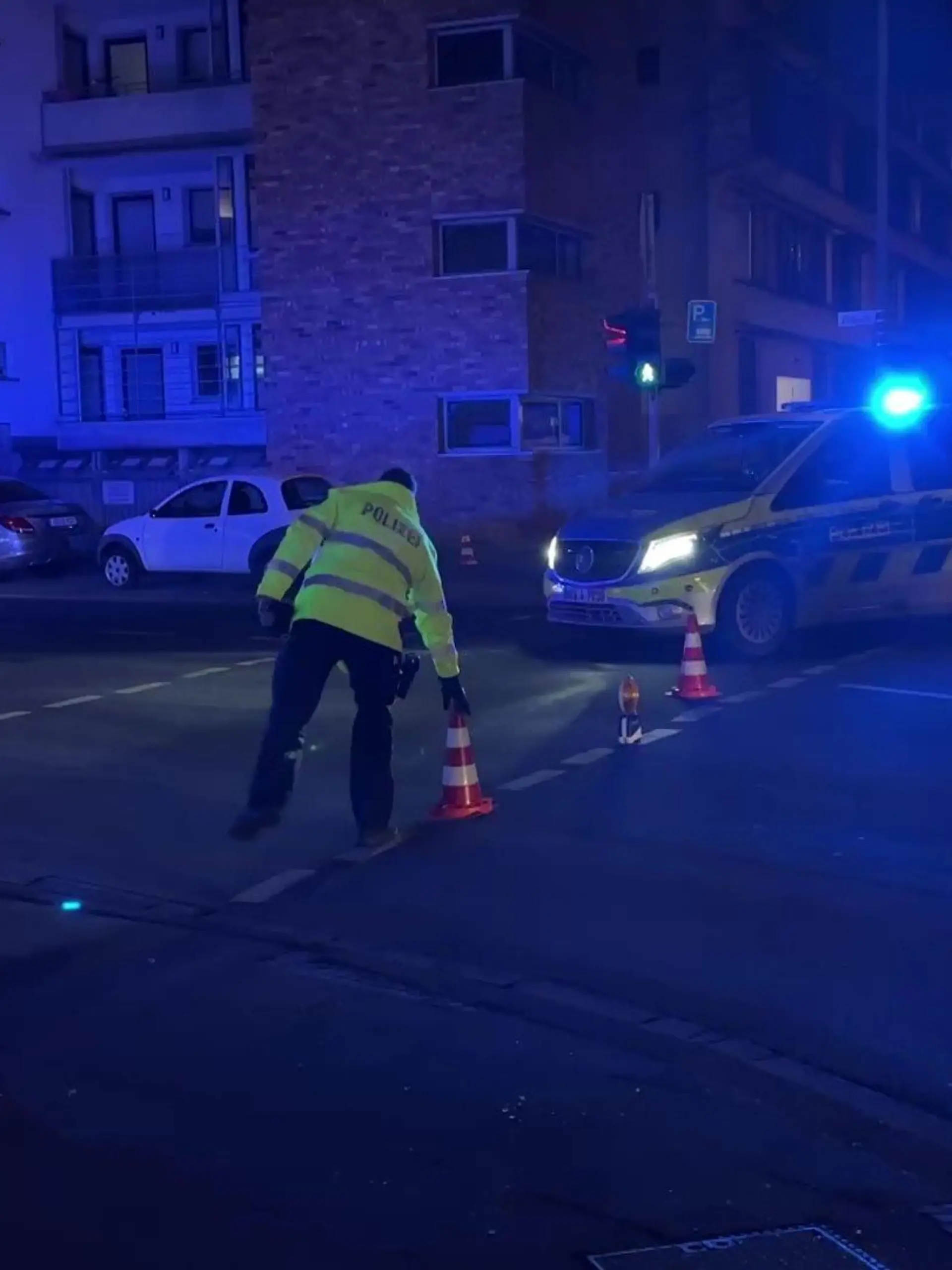 In Köln-Ehrenfeld stirbt eine Person bei einem Polizeieinsatz.