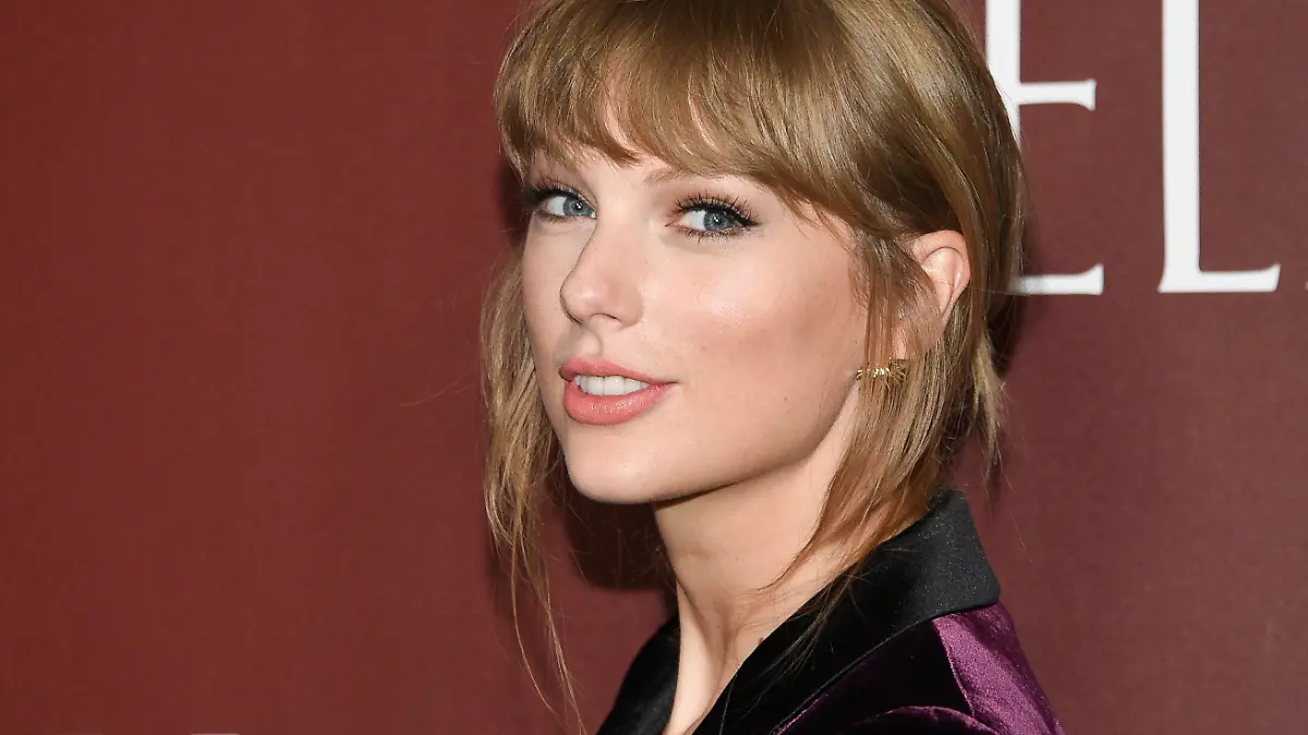 ARCHIV - 12.11.2021, USA, New York: Taylor Swift, Musikerin, besucht die Premiere des Kurzfilms «All Too Well» im AMC Lincoln Square 13. Swift bringt am 21. Oktober ihr neues Album «Midnights» heraus. (zu dpa «Taylor Swift über Lana del Rey: «Ich liebe sie total») Foto: Evan Agostini/Invision via AP/dpa +++ dpa-Bildfunk +++
