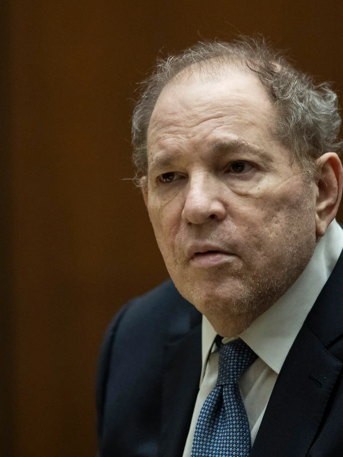 ARCHIV - 04.10.2022, USA, Los Angeles: Harvey Weinstein, ehemaliger Filmproduzent aus den USA, erscheint im Clara Shortridge Foltz Criminal Justice Center vor Gericht. Zum zweiten Mal steht der frühere Filmmogul Harvey Weinstein wegen sexueller Übergriffe vor Gericht. (zu dpa: Prozess gegen Harvey Weinstein in LA - viel Drama zum Auftakt) Foto: Etienne Laurent/EPA Pool/AP/dpa +++ dpa-Bildfunk +++