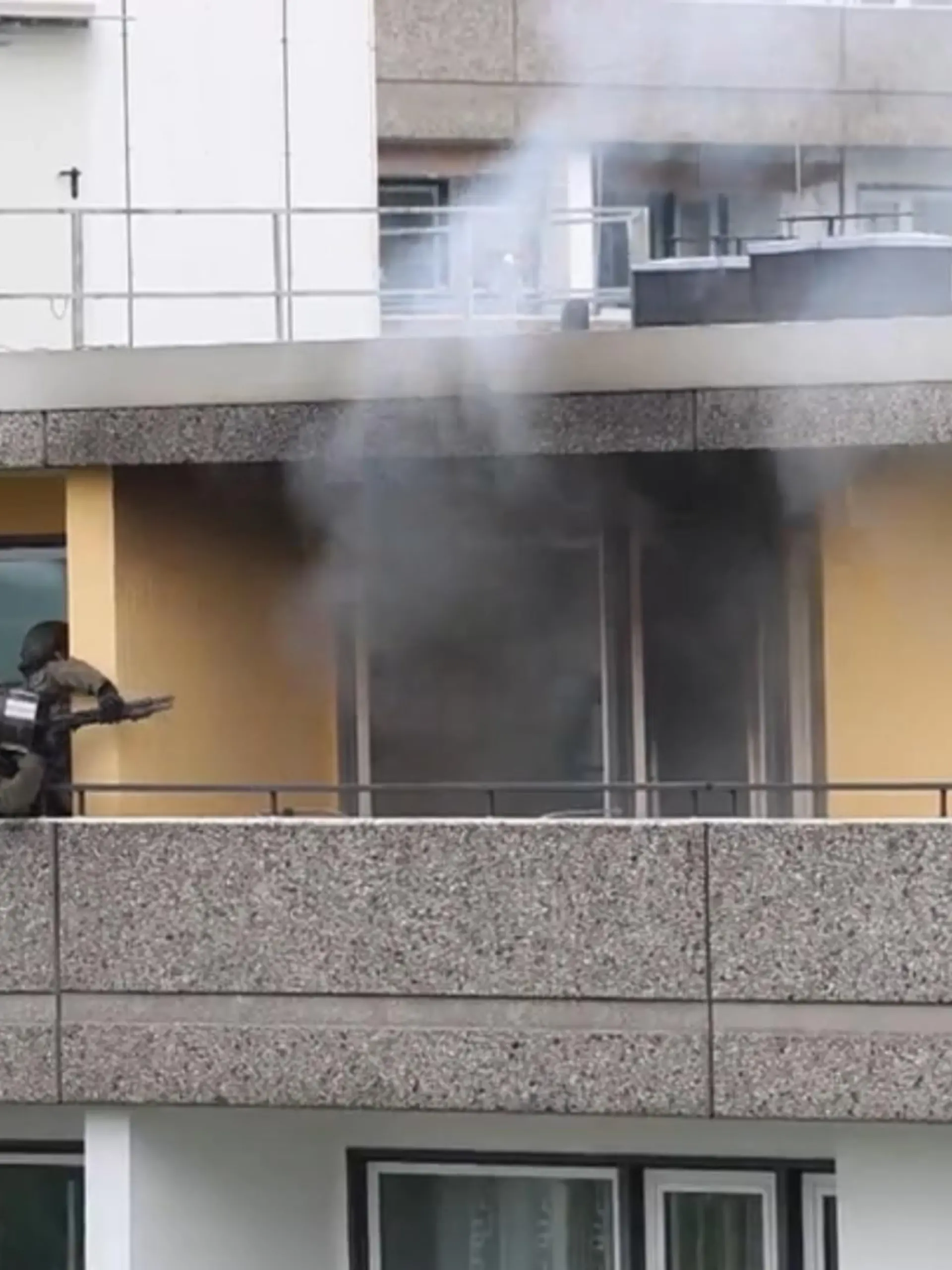 Bild zu: "Verletzte Polizistin macht Aussage"