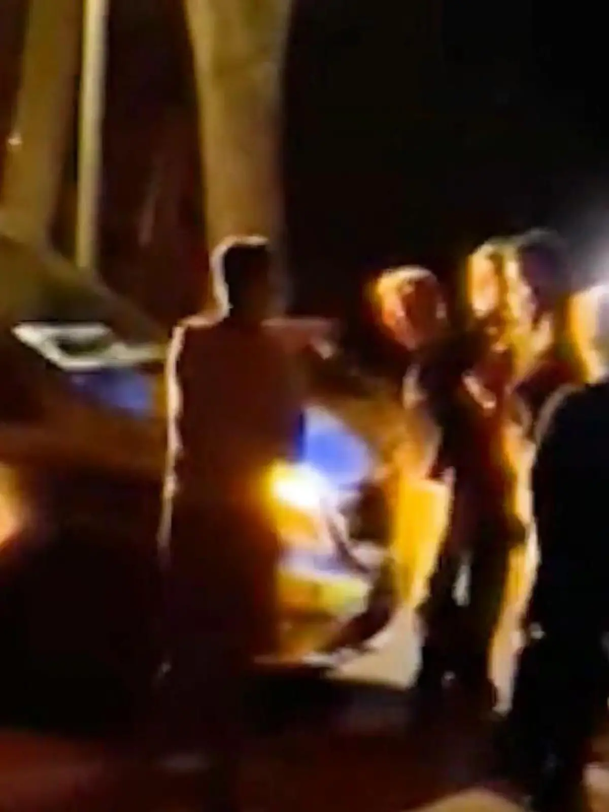 Platzwunden, Prellungen und schwere Verletzungen: Ausgerechnet Polizisten haben Jürgen Greef vor seiner Haustür so zugerichtet. Eine einfache Polizeikontrolle wegen Ruhestörung läuft völlig aus dem Ruder. Werden die Polizisten vor Gericht jetzt dafür zur Rechenschaft gezogen? Die Aufnahmen der Polizeikontrolle seht ihr im Video.