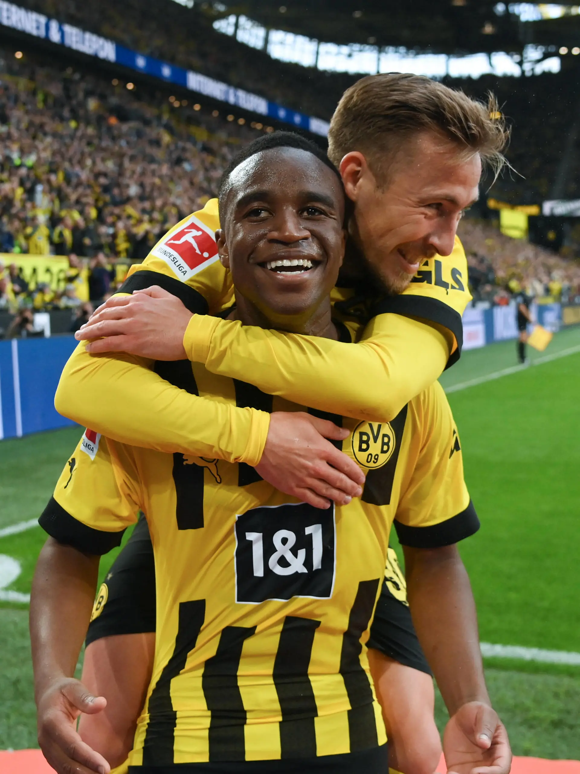  Jubel Youssoufa Moukoko Borussia Dortmund, Felix Passlack Borussia Dortmund, re. 22.10.2022, Fussball GER, Saison 2022 2023, 1. Bundesliga, 11. Spieltag, Borussia Dortmund - VfB Stuttgart 5:0 Dortmund Signal Iduna Park Nordrhein Westfalen Deutschland *** Cheers Youssoufa Moukoko Borussia Dortmund , Felix Passlack Borussia Dortmund , re 22 10 2022, Football GER, season 2022 2023, 1 Bundesliga, 11 matchday, Borussia Dortmund VfB Stuttgart 5 0 Dortmund Signal Iduna Park Nordrhein Westfalen Germany Team2
