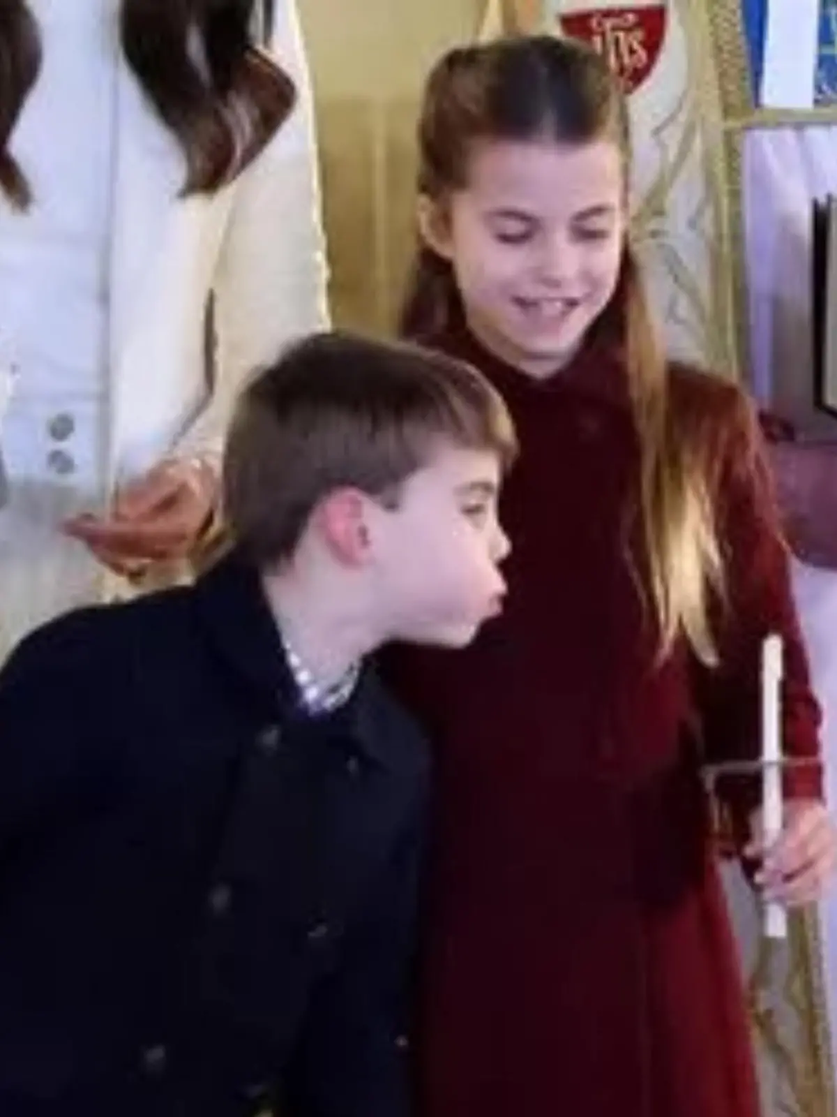 Prinz Louis bläst seiner Schwester Charlotte die Kerze aus