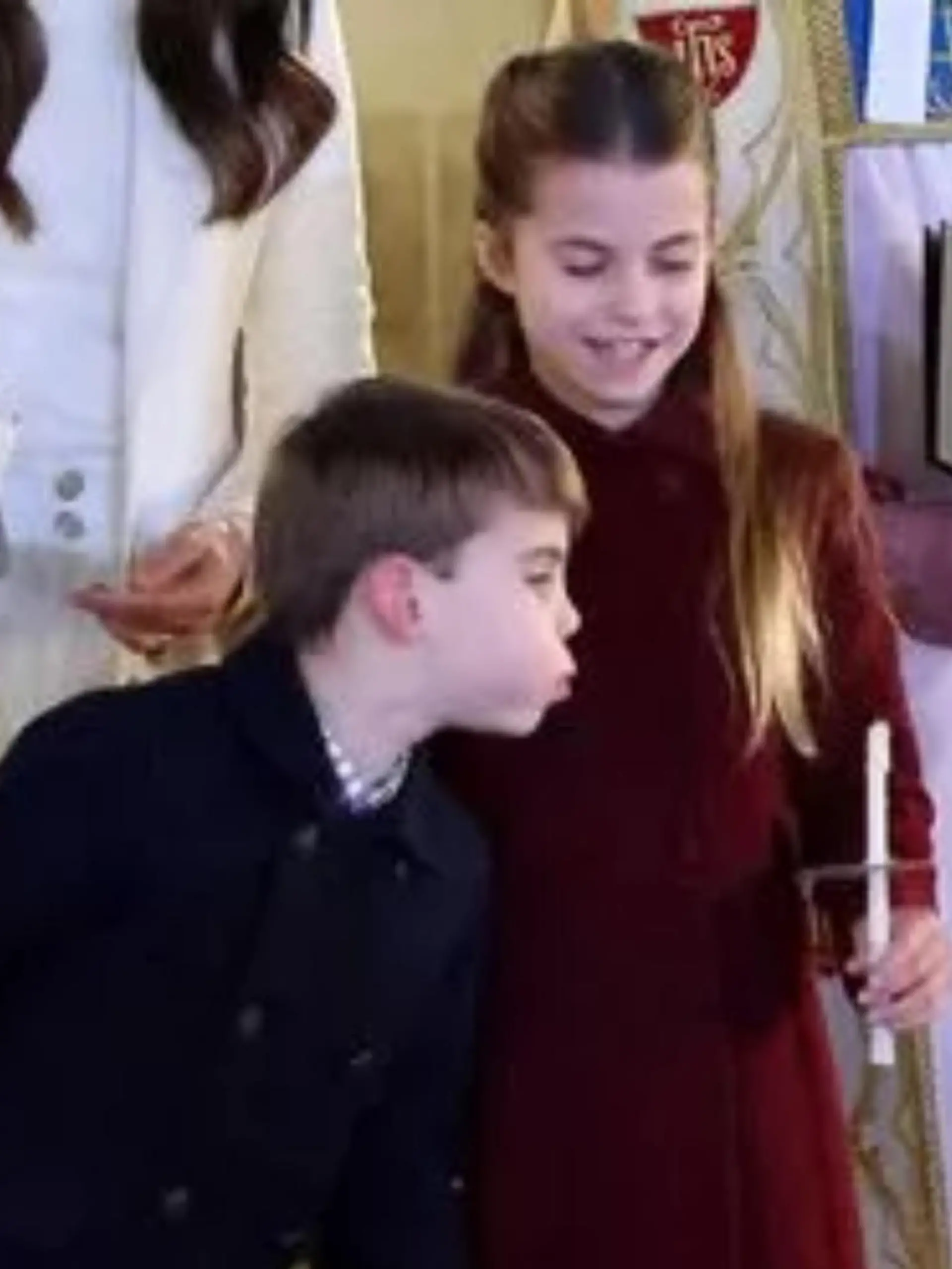 Prinz Louis bläst seiner Schwester Charlotte die Kerze aus