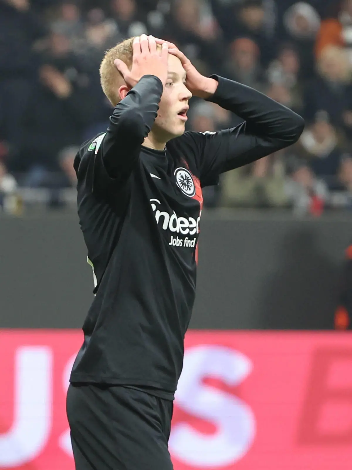 Europa-Conference-League - Eintracht Frankfurt - PAOK Saloniki am 30.11.2023 im Deutsche Bank Park in Frankfurt Hugo Larsson Frankfurt 16 unzufrieden, enttäuscht, enttaeuscht, niedergeschlagen. *** Europa Conference League Eintracht Frankfurt PAOK Saloniki on 30 11 2023 at Deutsche Bank Park in Frankfurt Hugo Larsson Frankfurt 16 dissatisfied, disappointed, disappointed, dejected MH