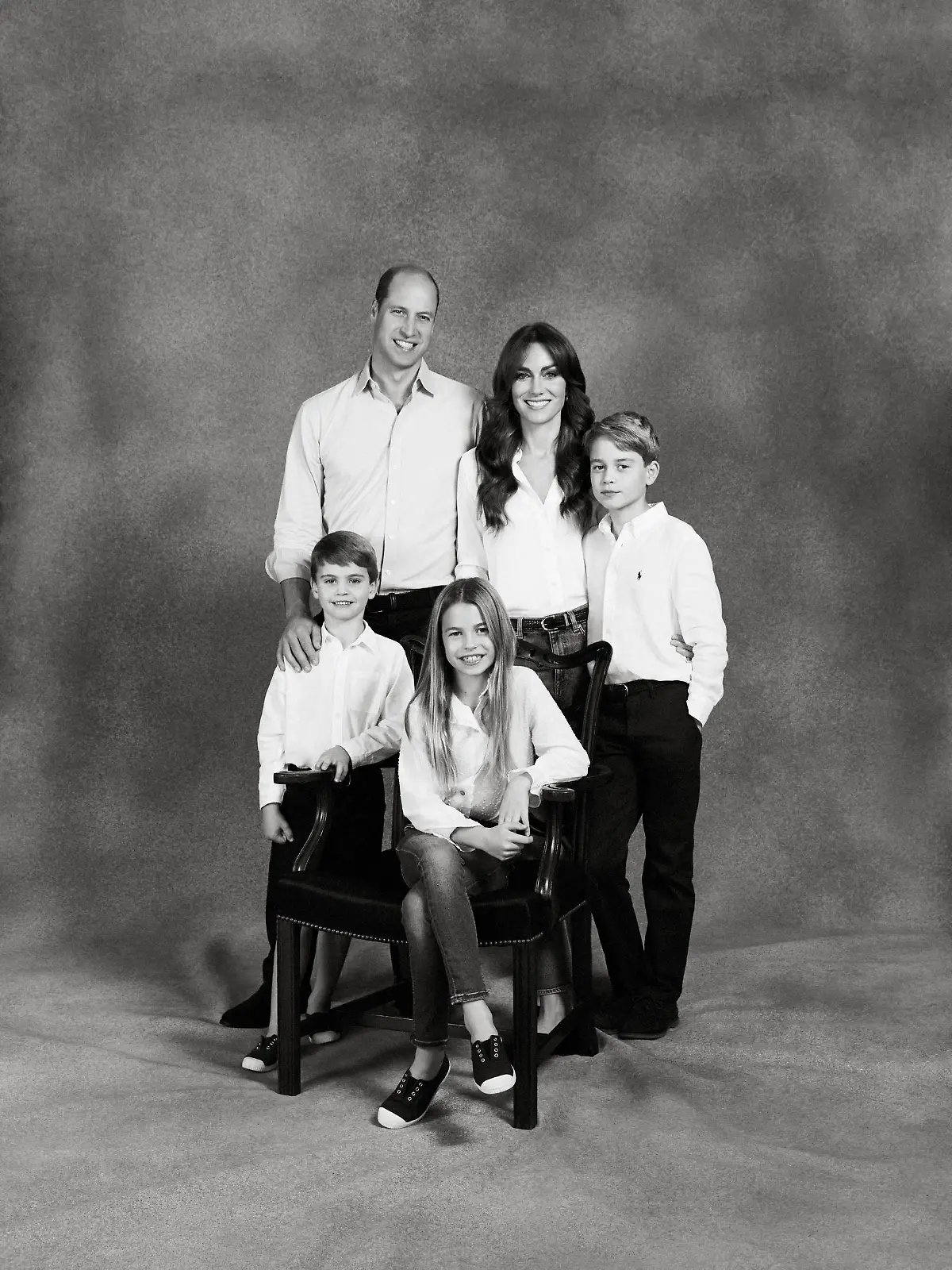 This undated handout photo provided by Kensington Palace show Britain's Prince William and Kate, Princess of Wales with their three children Prince George, Princess Charlotte and Prince Louis, in a photograph that features on the family's 2023 Christmas card. (Josh Shinner/Kensington Palace via AP)