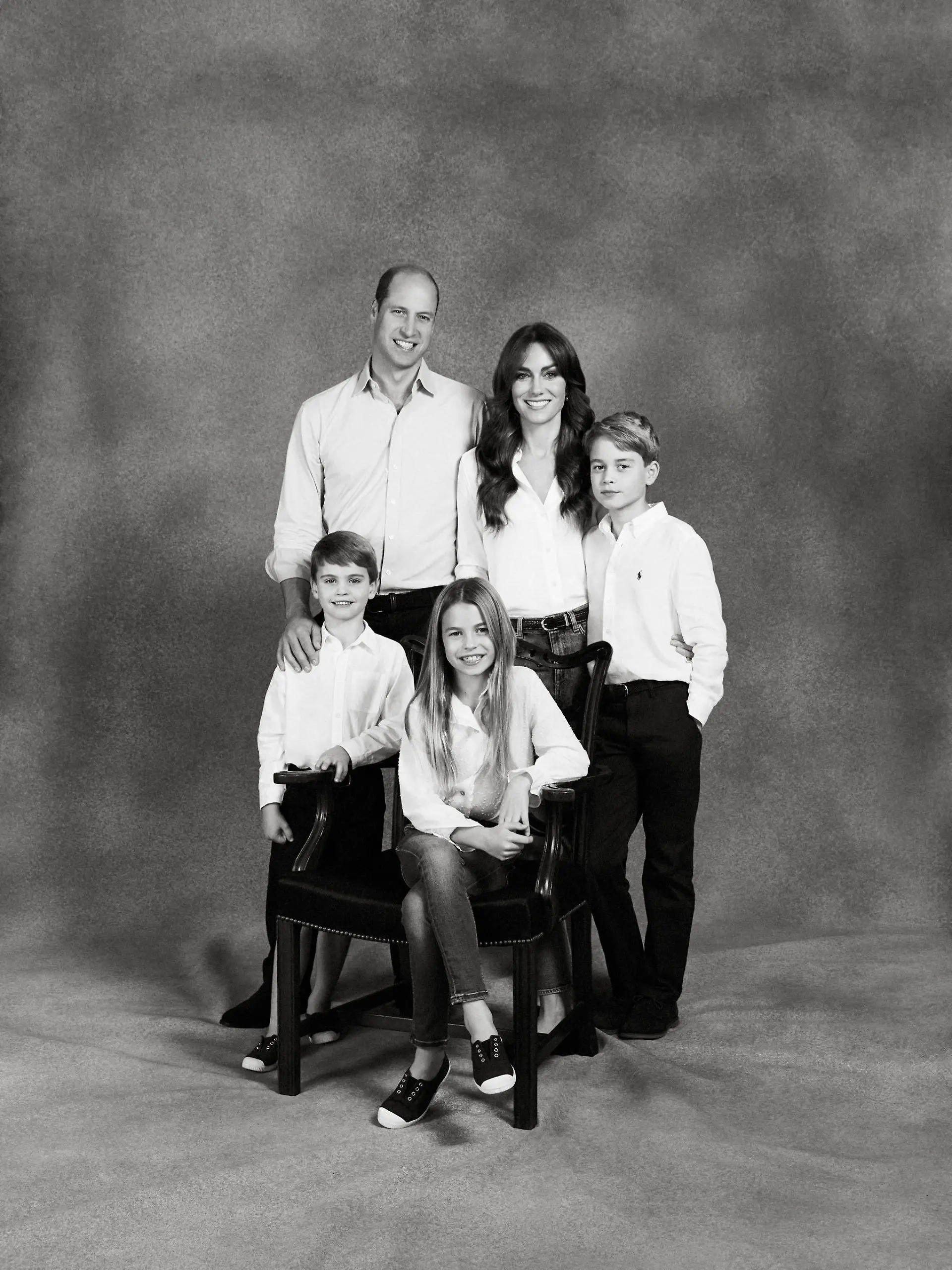 This undated handout photo provided by Kensington Palace show Britain's Prince William and Kate, Princess of Wales with their three children Prince George, Princess Charlotte and Prince Louis, in a photograph that features on the family's 2023 Christmas card. (Josh Shinner/Kensington Palace via AP)
