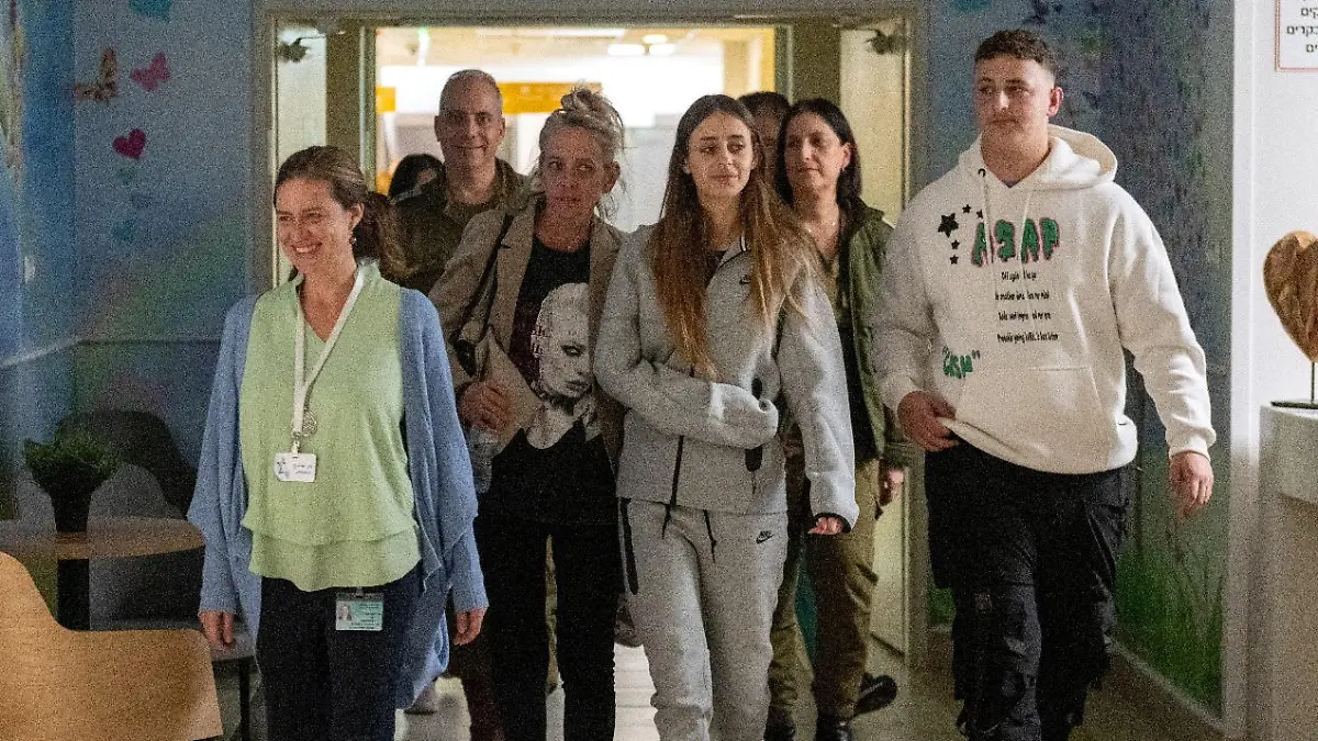 Mia?Schem, 21, reunites with her family following her release after being held hostage by the Palestinian militant group Hamas in the Gaza Strip, at Sheba Medical Center in Ramat Gan, Israel, in this undated handout image, obtained by Reuters on December 1, 2023. Prime Minister's Office/Handout via Reuters THIS IMAGE HAS BEEN SUPPLIED BY A THIRD PARTY