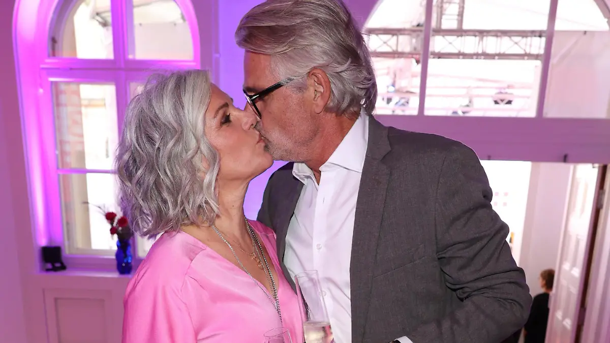 Birgit Schrowange und Frank Spothelfer kommen zur Bertelsmann Party 2023 in die Bertelsmann Hauptstadtrepräsentanz. Mehr als 600 namhafte Gäste aus Medien, Politik, Wirtschaft und Gesellschaft werden erwartet. Die Veranstaltung steht in diesem Jahr unter dem Motto "Boost - The Next Level" und soll unterhaltsam die Fortschritte der gleichnamigen Bertelsmann-Wachstumsstrategie in Szene setzen.