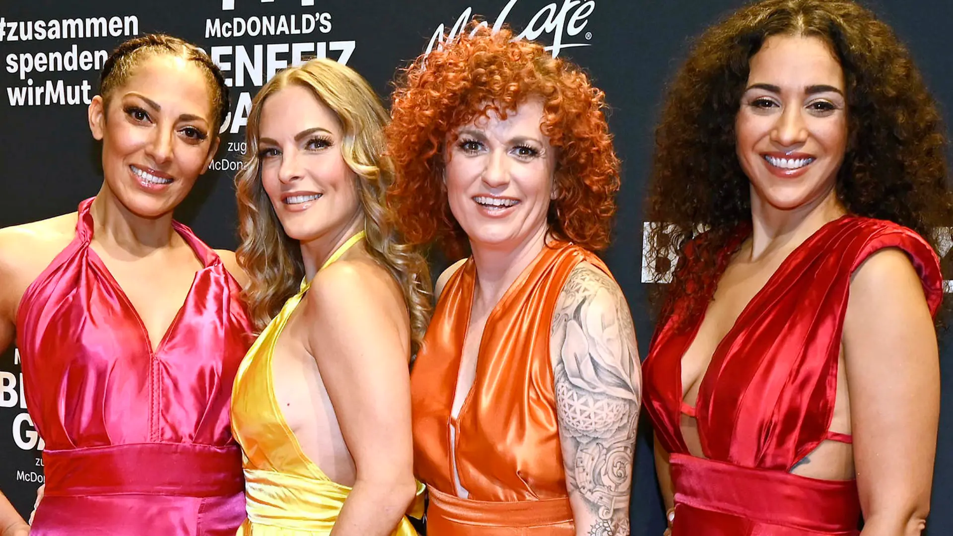 Jessica Wahls, Sandy Mölling, Lucy Diakovska und Nadja Benaissa von den No Angels bei der 17. McDonald's Benefiz Gala 2022 zugunsten der McDonalds Kinderhilfe Stiftung in den Eisbach Studios, München, 15.10.2022