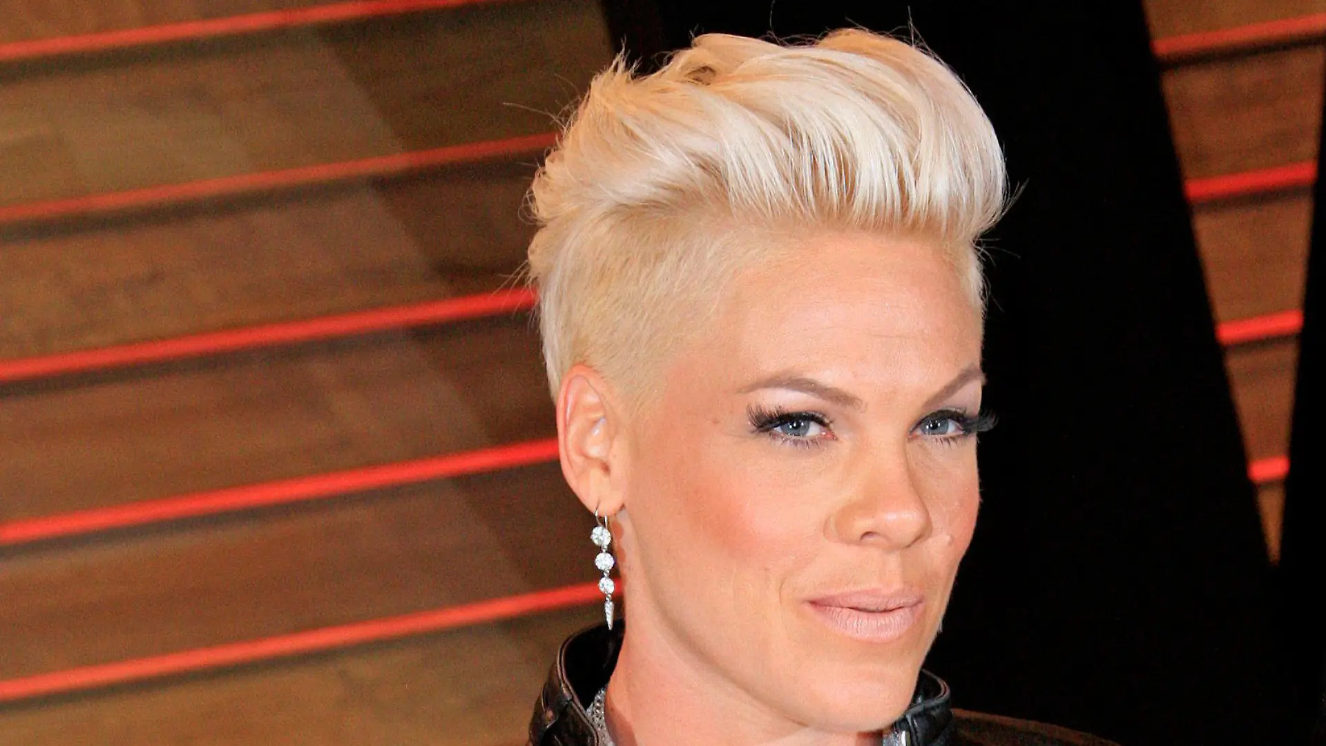 ARCHIV - Die US-Sängerin Pink (mit bürgerlichem Namen Alecia Moore) kommt am 02.03.2014 zur Vanity Fair Oscar After-Party in Hollywood, Los Angeles, California, USA. (zu dpa "Sängerin Pink ist erneut Mutter geworden" vom 29.12.2016) Foto: Nina Prommer/EPA/dpa +++(c) dpa - Bildfunk+++