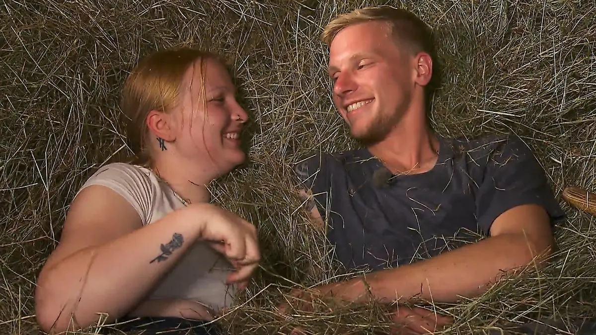 Bei Schafzüchter Hannes und Jenny wird es romantisch im Heu