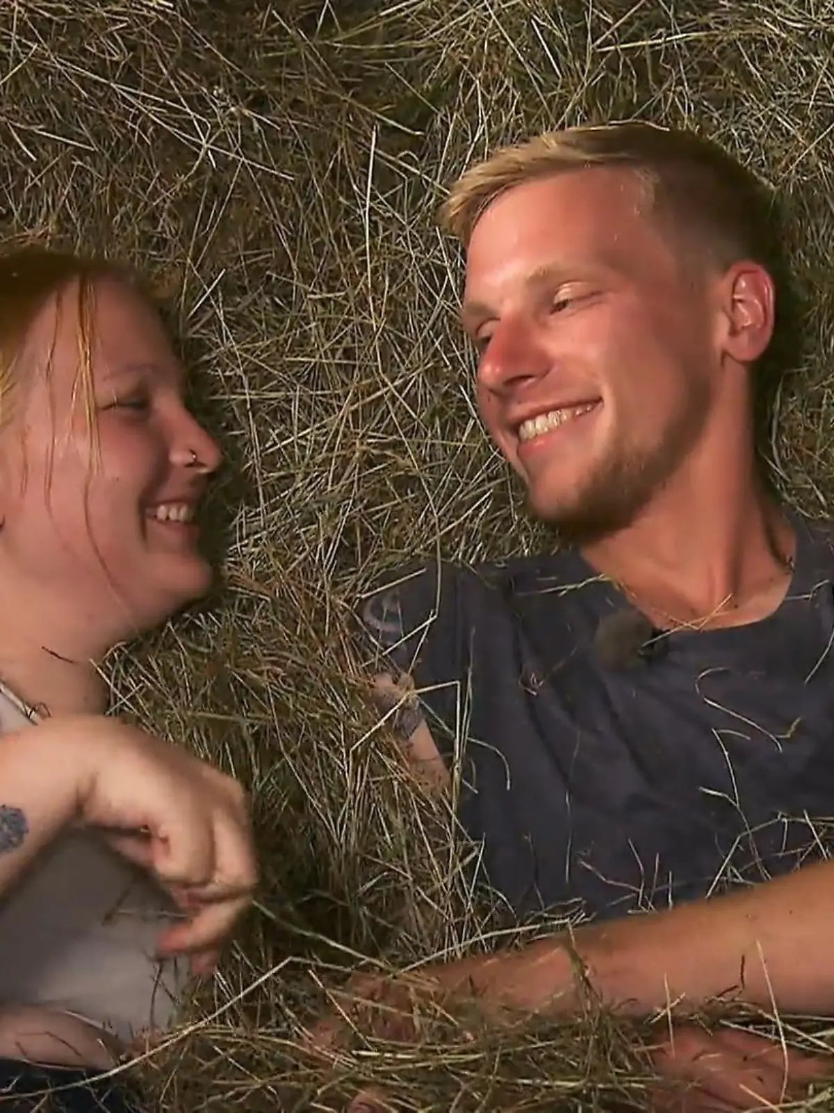 Bei Schafzüchter Hannes und Jenny wird es romantisch im Heu