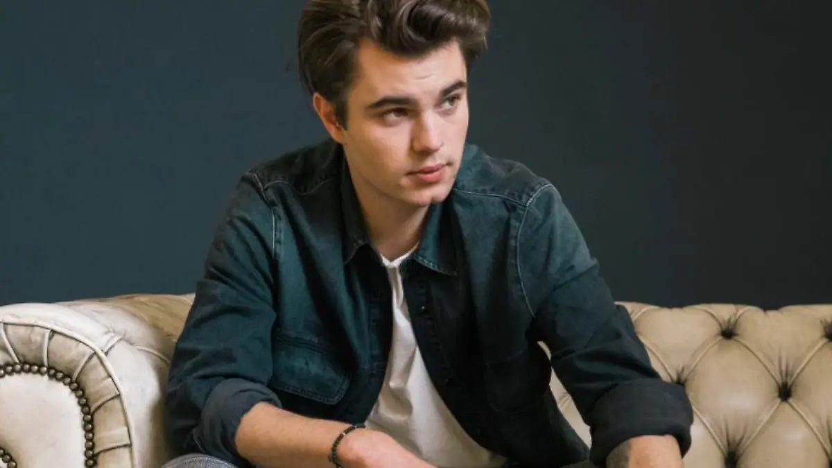 Singer-Songwriter Linus Bruhn