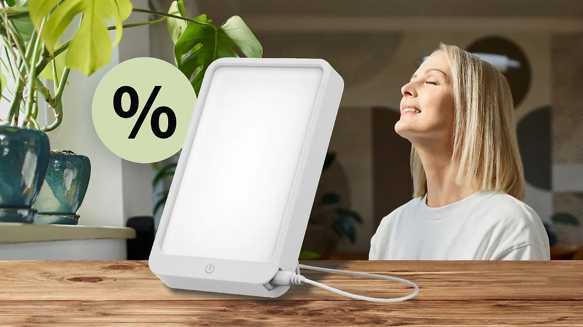 Junge Frau vor einer Tageslichtlampe