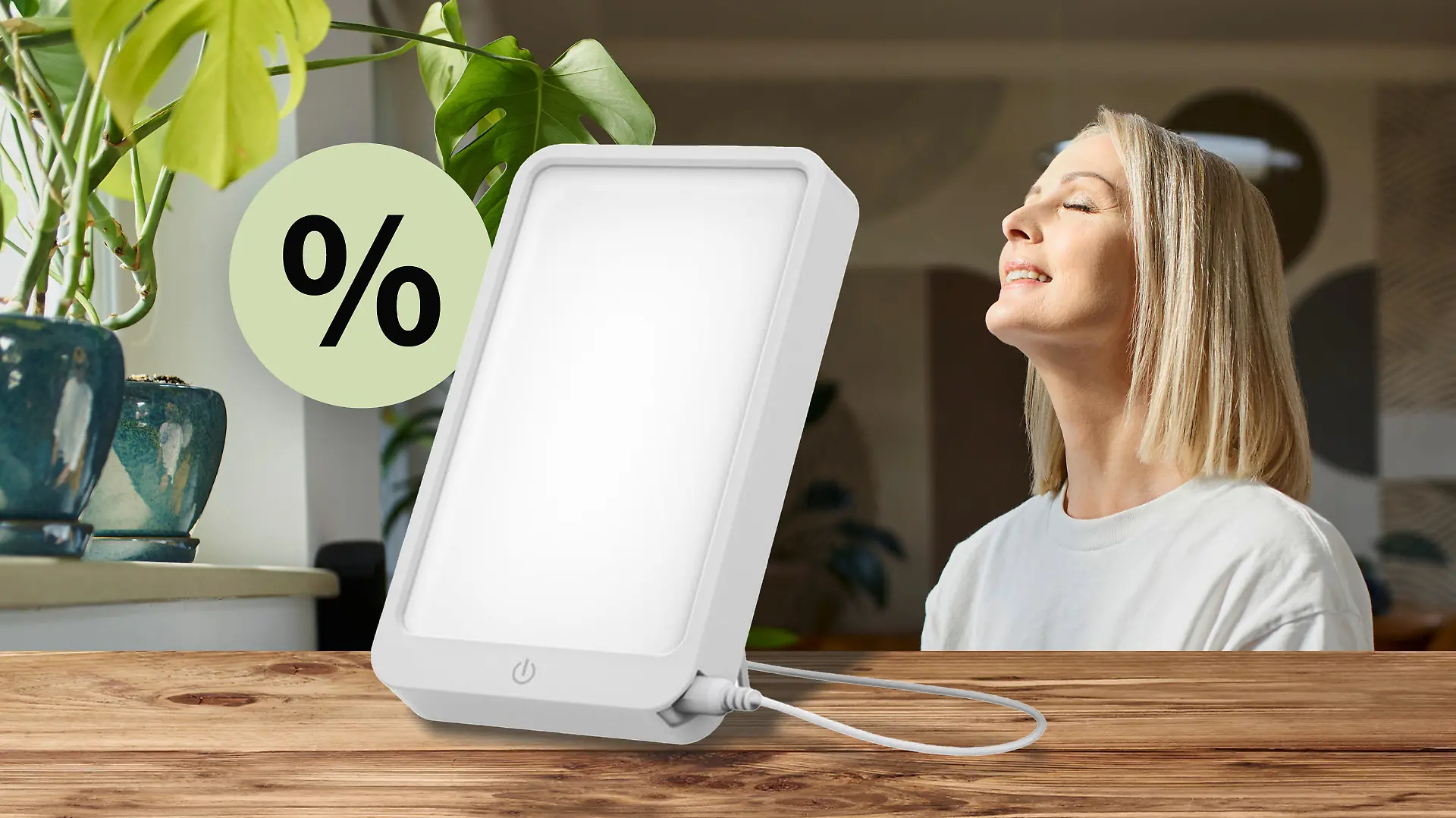 Junge Frau vor einer Tageslichtlampe