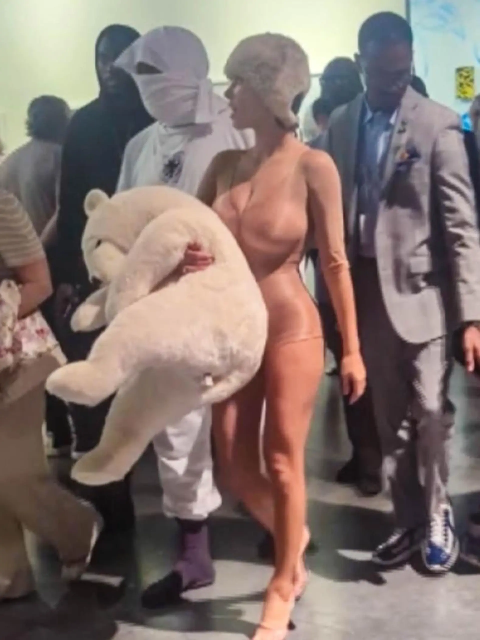 SONDERKONDITIONEN: MINDESTHONORAR: Miami, FL - *EXCLUSIVE* -A fair amount of the track was played during what appears to be an impromptu listening event out at Art Basel .. and it sure sounds pretty catchy. We know Ye's got this new album he's been working on lately, and from the looks of it -- he may be close to done.
Kanye West and his wife, Bianca Censori, are back in America -- and they hit up Art Basel together this weekend, where BC was showing off her assets .. with a see-through getup.
The couple was spotted strolling around casually Sunday at one of the art galleries on display in Miami right now -- taking their time to check out the artwork and maintaining somewhat of a low profile, it seems .. which you can see in this video, obtained by TMZ. Check it out .. Ye's got his whole head covered up like he usually does these days, and Bianca was in as revealing of an outfit as we've seen her in over these past several months. Indeed, it looks like her breasts were on full display .. nipples out and everything. Of course, she didn't have a care in the world about it -- and nobody around them appeared to bat an eyelash either. Like we said, it's almost as if most of the folks here didn't recognize them. Anyway, eyewitnesses tell us it was just Ye and Bianca rolling with a few security guards -- no larger entourage from the looks of it. We're also told it didn't appear that they spoke to anyone .. not even each other as they walked around.
Couple takeaways .. for one, Ye's back in the States, which is interesting considering he's been away from a long, long time now -- be it in Europe or the Middle East. Also, Bianca's also very clearly back in his orbit .. this after being out of the picture for a hot minute.
**MANDATORY CREDIT: TMZ/BACKGRID**
Pictured: Kanye West, Bianca Censori
BACKGRID USA 10 DECEMBER 2023
BYLINE MUST READ: TMZ / BACKGRID
**USA and Canada Clients Must Call for Rights**