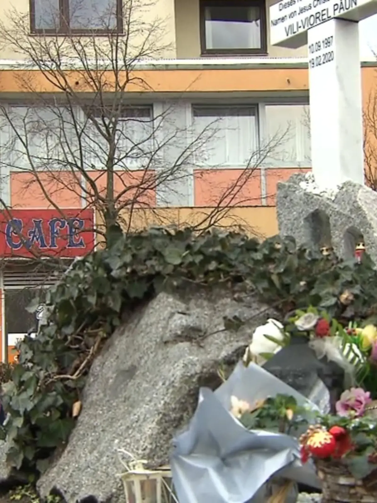 Als Fakt gilt inzwischen: Der Notausgang der Arena-Bar, in der Attentäter Tobias R. im Februar 2020 fünf Menschen tötete, war verschlossen. Doch wer trägt die Schuld daran? Ein Untersuchungsausschuss in Wiesbaden soll u.a. diese Frage klären. Am Montag äußerte sich Hanaus Oberbürgermeister Claus Kaminsky zum Thema.