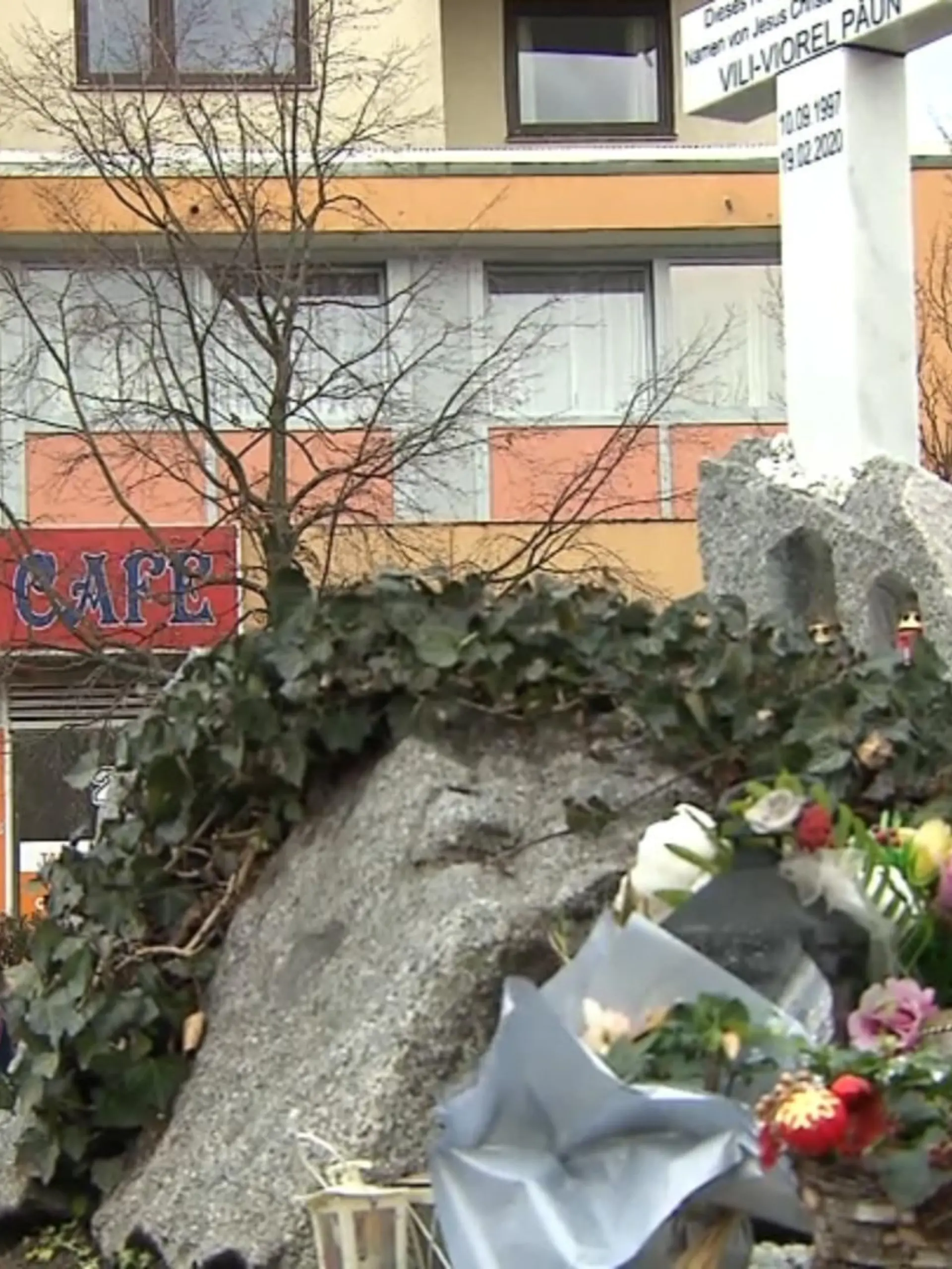 Als Fakt gilt inzwischen: Der Notausgang der Arena-Bar, in der Attentäter Tobias R. im Februar 2020 fünf Menschen tötete, war verschlossen. Doch wer trägt die Schuld daran? Ein Untersuchungsausschuss in Wiesbaden soll u.a. diese Frage klären. Am Montag äußerte sich Hanaus Oberbürgermeister Claus Kaminsky zum Thema.