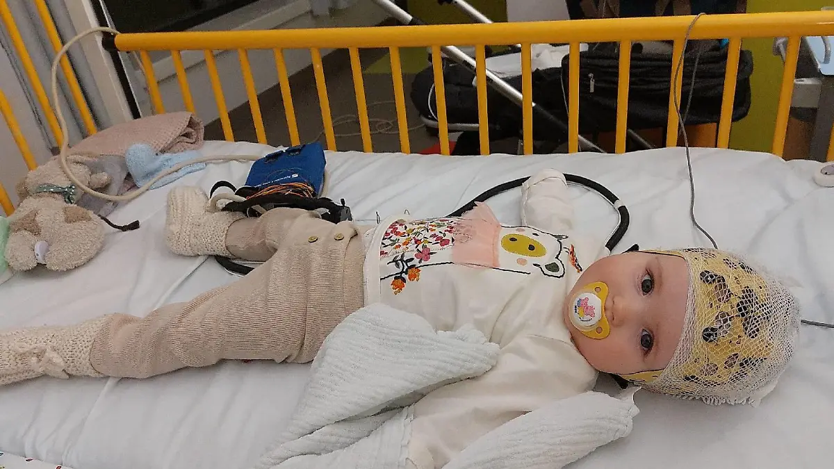 Seit der Diagnose, muss Charlotte ständig untersucht werden.